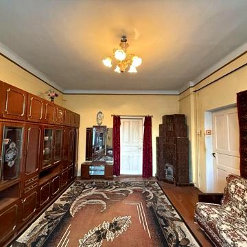 СРОЧНО ! Продам 3 комнатную ст.фонд ул. Хотинская 4-Е