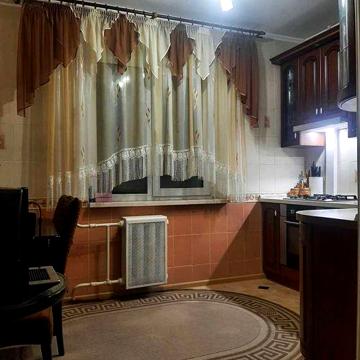 Продам трикімнатну квартиру по вул. Кургузова 3-А у м. Вишгороді