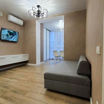 Миру вул., 6