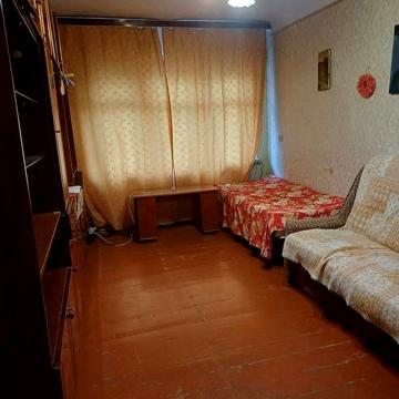 М. Новоселиця. Район мед коледжу. Продається квартира. Перший поверх.
