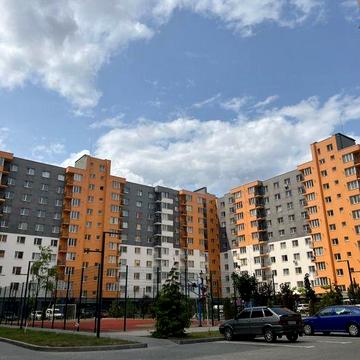 Продається простора 2-кімнатна квартира в зданій секції