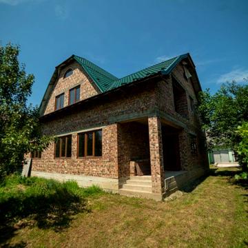 Новий особняк в гарному районі м.Коломиї.