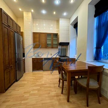 Велика Житомирська вул., 31