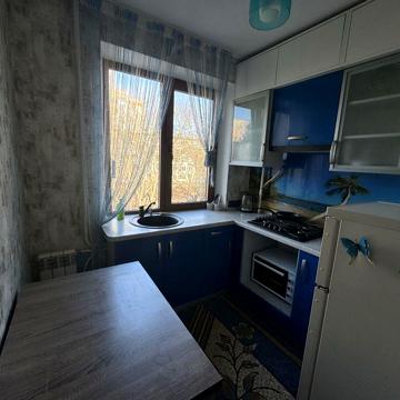 Здається 2 кімнатна квартира на Первозваного 60
