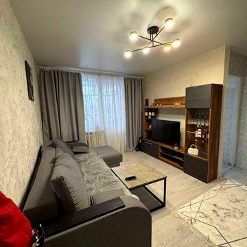 Продаж 2 к квартири Ракове косметичний ремонт з меблями