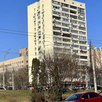 Продамо 2-к квартиру Площа Перемоги М Політех Чорновола 30