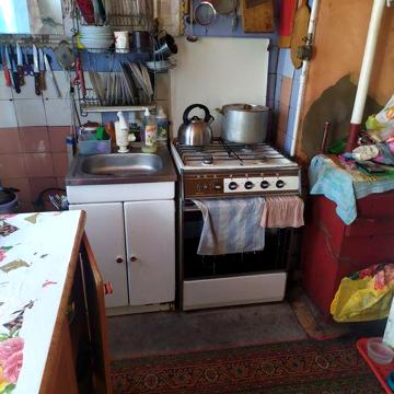 Продам пів будинку.