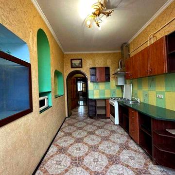 Великогабаритна  трикімнатна квартира в БОС Соборна   80 000