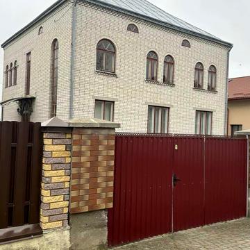 Центральна, 5