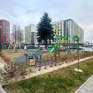Угорська вул., 14