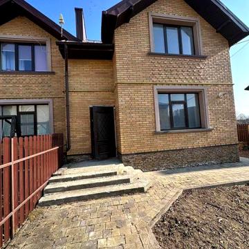 Продається 3-поверховий таунхаус у м. Тернопіль із ділянкою 2 сотих