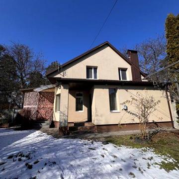 Будинок з ділянкою та гаражем в Соснівці