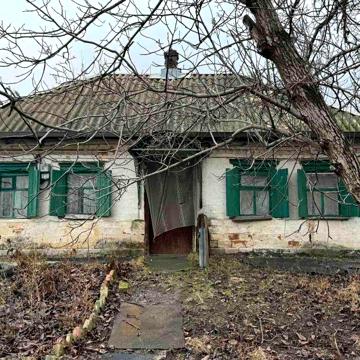 Продам земельну ділянку 19,2 сотих з будинком в с.Потоки.