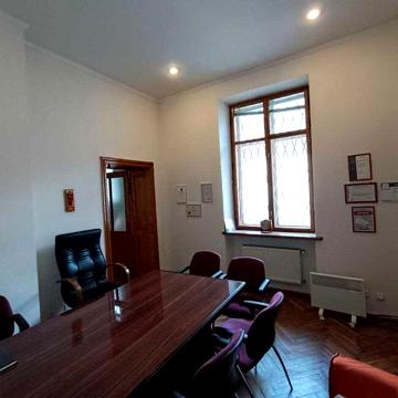 Продаж 2кім. квартири в центрі міста по вул. Костюшка