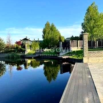 Козин - Дом 500 м кв   30 соток  выход на Козинку