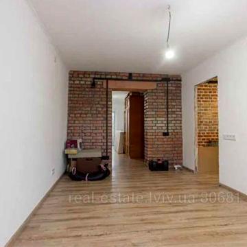 Продаж 2к квартира по вул. Сірка