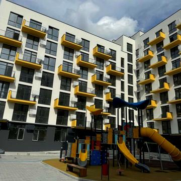 Володимира Навроцького вул., 4