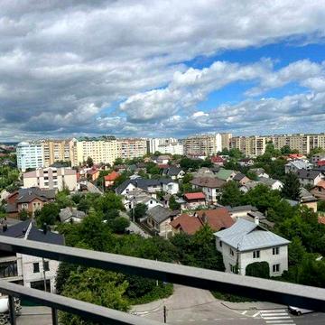 Продам 3 кімнатну квартиру з частковим ремонтом
