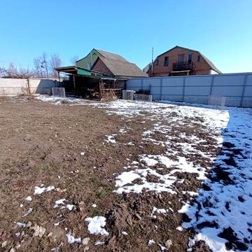 Двоповерховий будинок біля лісотехнічного коледжу
