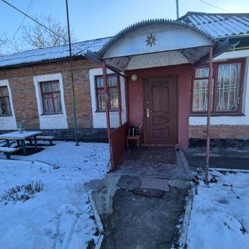 Продам 2-х кімнатну квартиру з індивідуальним опаленням, р-н військово