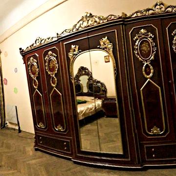 Власник. Здається 2 кімнатна в центрі.