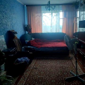 ТЕРМІНОВО!!Продам трикімнатну квартиру