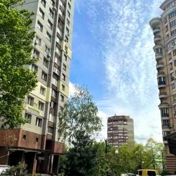 Продаж 3 кімнатної квартири Старонаводницька 6