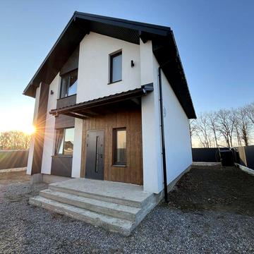 Продаж 2 поверхового будинку, в чистовому стані.