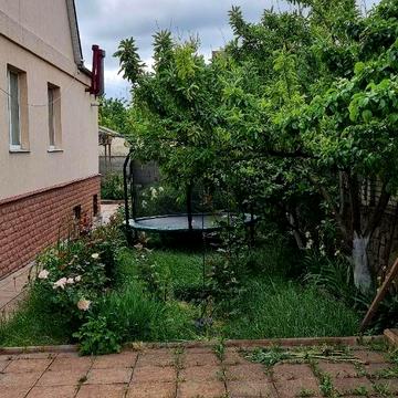 Весняна вул.