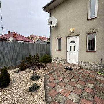 Оренда будинку неподалік центру.