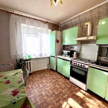 Продам 2 комнатную квартиру район супермаркета "Трэш"