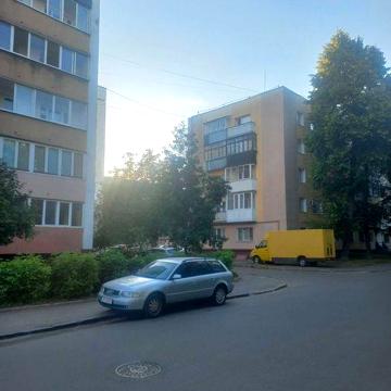 р Простора 4К квартира з кухнею-студією!