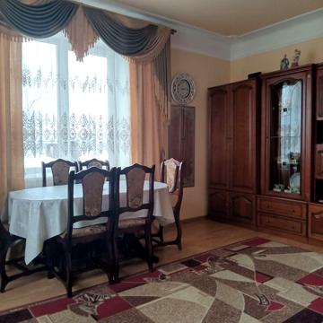 Миколи Зерова вул., 11