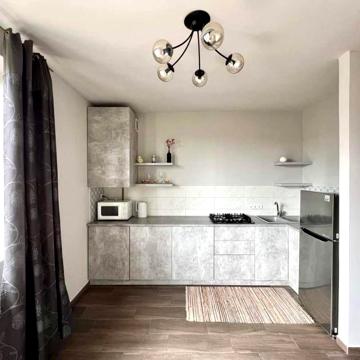 Продаж 2кім квартири в с.Петрики