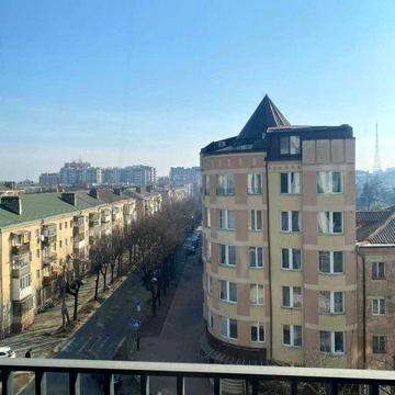 Продається простора 3-кімнатна квартира поруч Центру міста ЖК Квартал 5