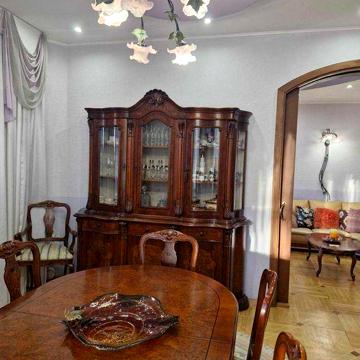 Центр. Продам 3к, 150м2 + паркинг. Дмитриевская,13-а