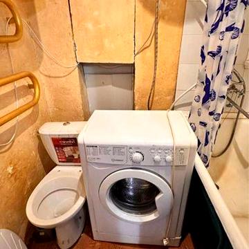 В продаже гостинка, не дорогая !