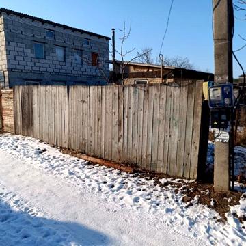 Продається земельна ділянка з будівлями