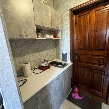 Продам малосемейку р-н Варуса