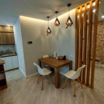 2 кімнатна квартира 50м². Центр міста. Нові меблі та побутова техніка.