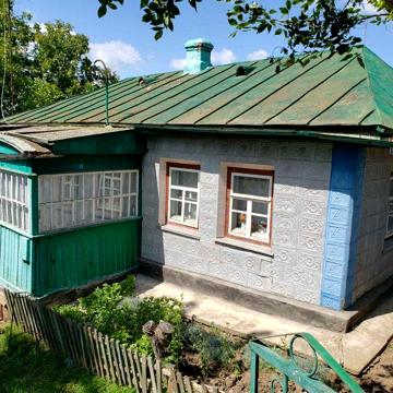ПРОДАЄТЬСЯ будинок із земельною ділянкою в центрі м. ТЕПЛИК