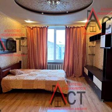 Продам 4-комн. кв. Центр, начало проспекта Героев Харькова, бывш Моск.