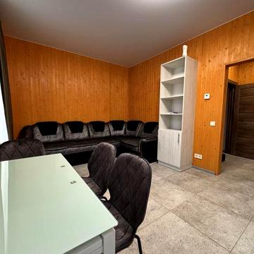Яскравий таун хаус зі свіжим ремонтом