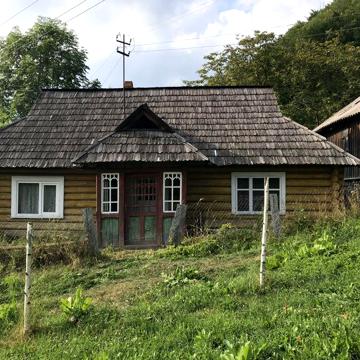 Автентичний Будинок/дача в карпатах з ділянкою