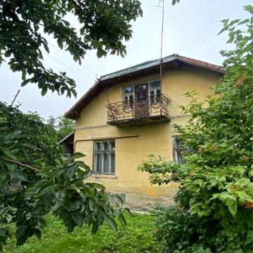 Продаж приватного будинку із земельною ділянкою