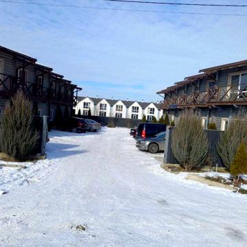 Продається деревяний таун-хаус в Білогородці.