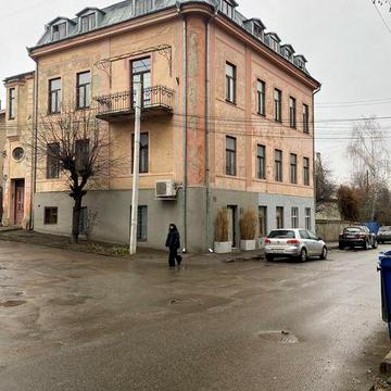 Продаж мансардної квартири в австрійському будинку – під ремонт