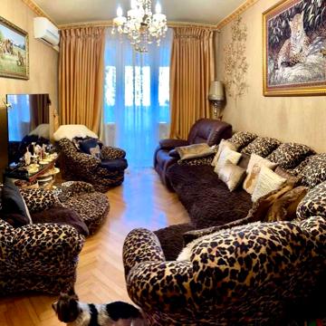 Академіка Філатова вул., 6