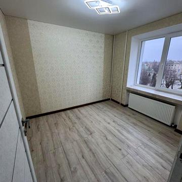 Продам 4 кімнатну квартиру-студіо