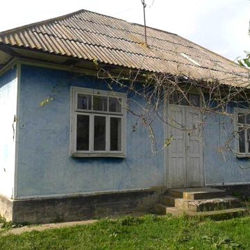 Продам будинок під реставрації.